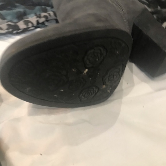 Carlos by Carlos Santana gray suede boots with fringe, lower heel, sz 7 - Picture 9 of 10